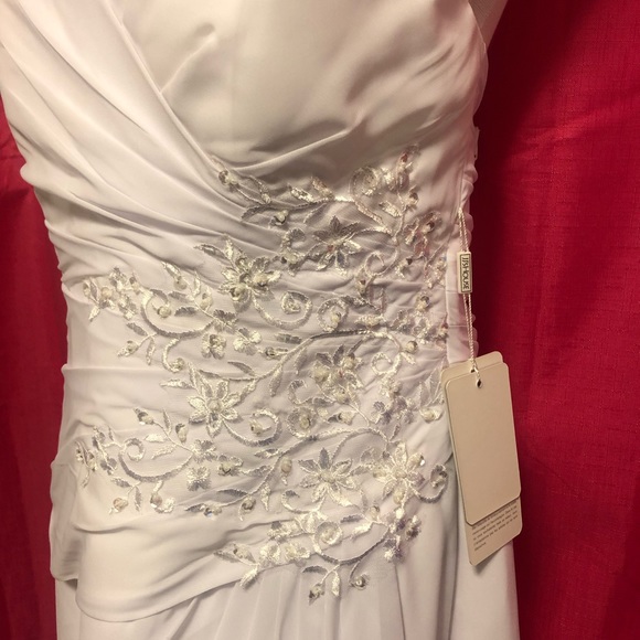 Wedding dress NWT - Picture 8 of 12